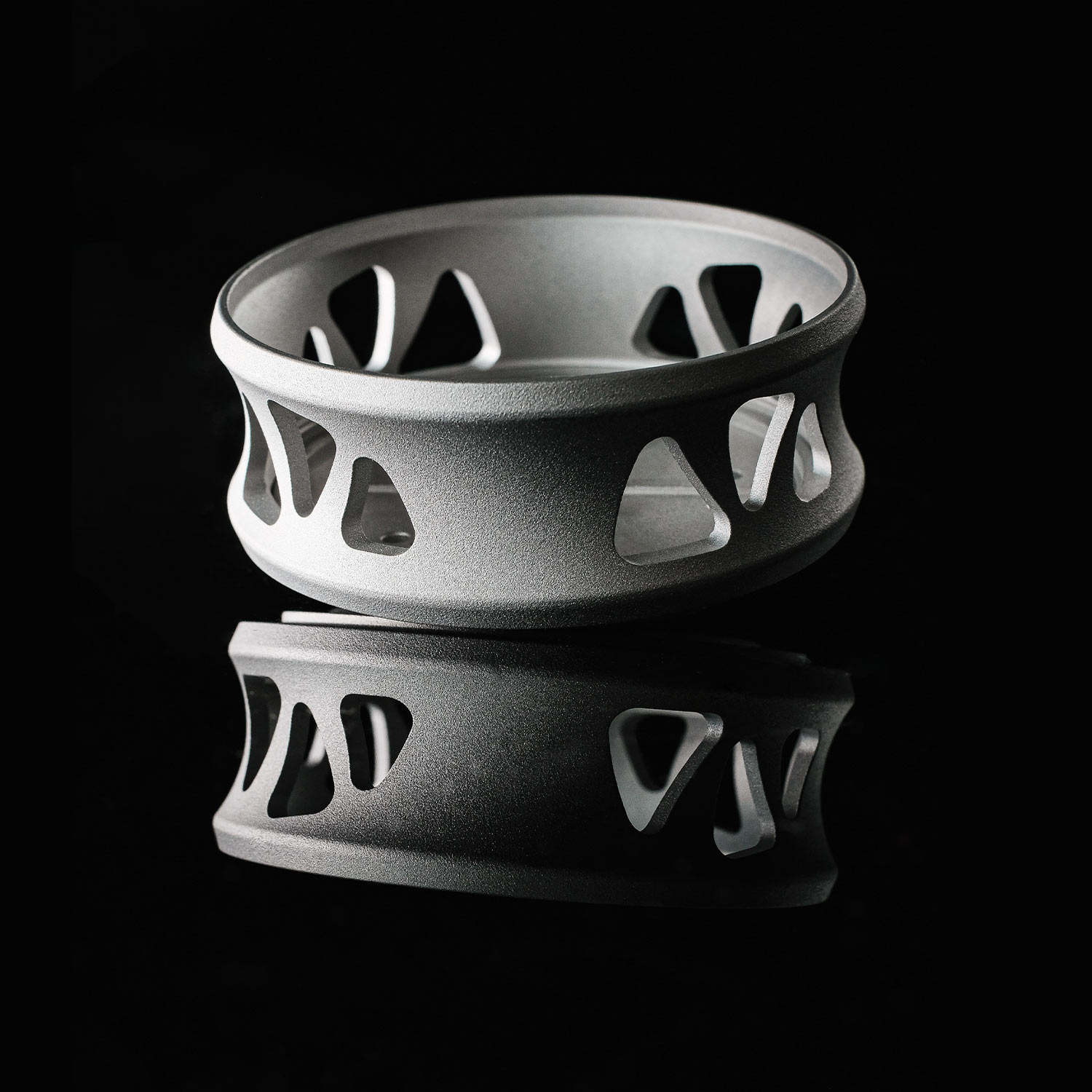 Smokezilla x Sheeshaya - Obsidius HMD Silber 3 Smokezilla x Sheeshaya - Obsidius HMD Silber