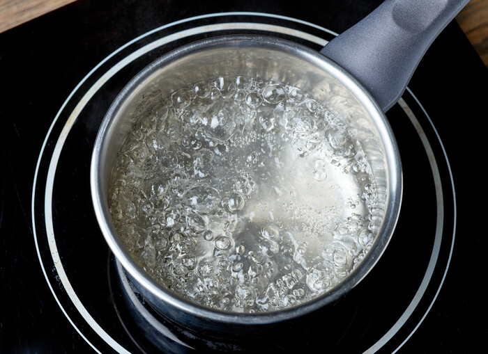 Shisha Schlauch auswaschen mit warmen Wasser